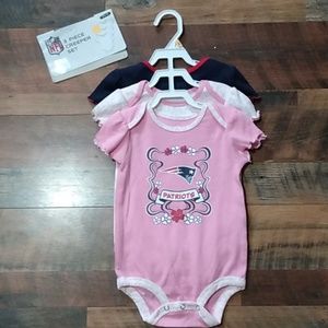new 3 pk New England Patriots girls onsies